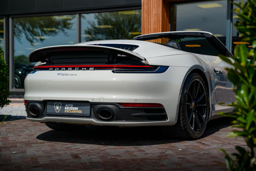 Porsche 911 Cabrio 3.0 Carrera Sportuitlaat Stoelverw. Camera LED 21''LM Krijt Grijs