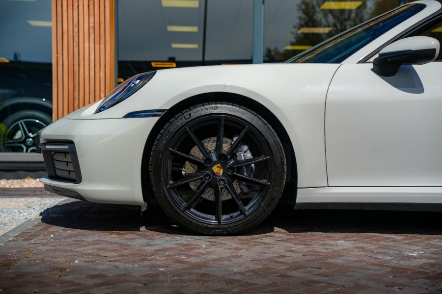 Porsche 911 Cabrio 3.0 Carrera Sportuitlaat Stoelverw. Camera LED 21''LM Krijt Grijs