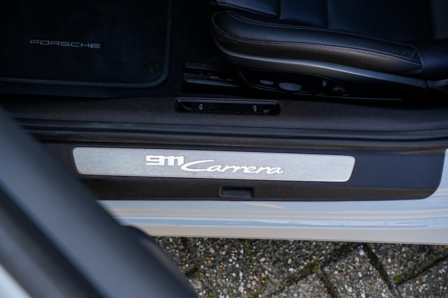 Porsche 911 Cabrio 3.0 Carrera Sportuitlaat Stoelverw. Camera LED 21''LM Krijt Grijs