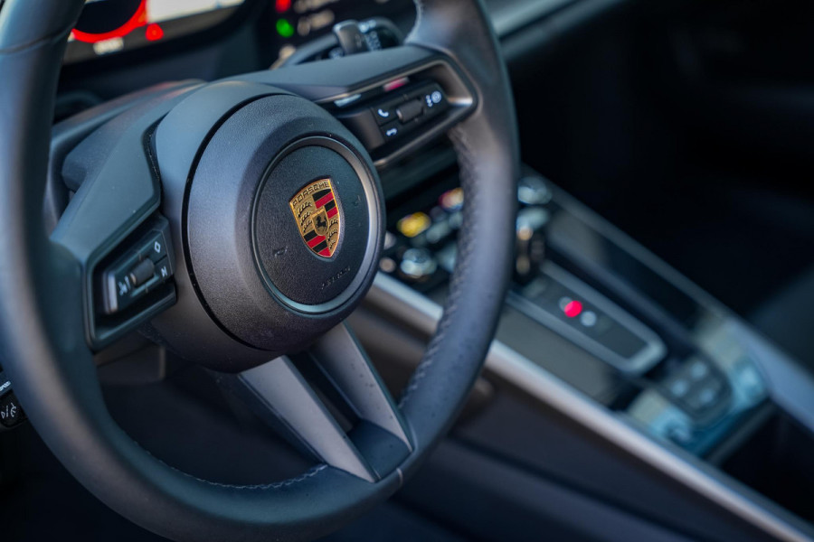 Porsche 911 Cabrio 3.0 Carrera Sportuitlaat Stoelverw. Camera LED 21''LM Krijt Grijs