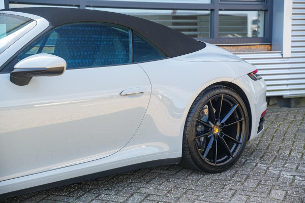 Porsche 911 Cabrio 3.0 Carrera Sportuitlaat Stoelverw. Camera LED 21''LM Krijt Grijs