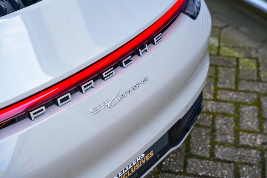 Porsche 911 Cabrio 3.0 Carrera Sportuitlaat Stoelverw. Camera LED 21''LM Krijt Grijs
