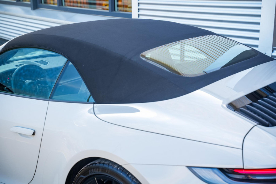 Porsche 911 Cabrio 3.0 Carrera Sportuitlaat Stoelverw. Camera LED 21''LM Krijt Grijs