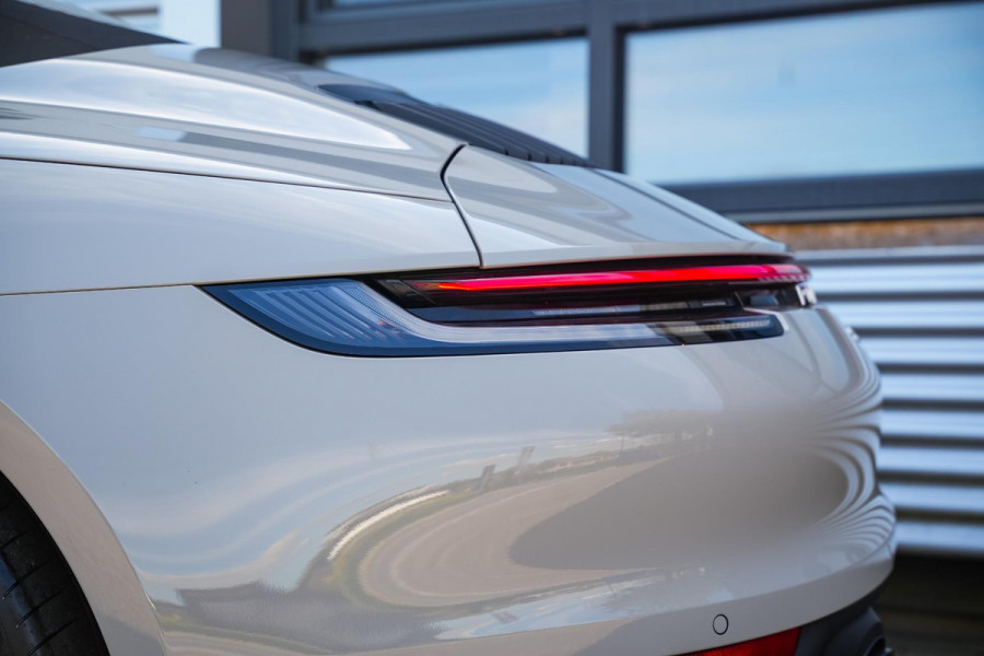Porsche 911 Cabrio 3.0 Carrera Sportuitlaat Stoelverw. Camera LED 21''LM Krijt Grijs