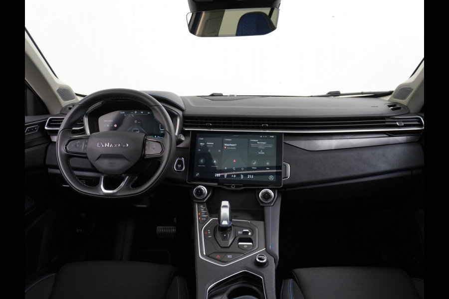 Lynk & Co 01 PHEV AUT-7 261pk Pano-Schuif-K-dak 20" 360°Camera Apple Carplay Android Auto Adaptive-Cr NaviPdc-a+v Ecc Keyless Led M-BuxPlug-I Elek.Memory.Stoel File assistent Dodehoek detector Elektrisch bedienbare achterklep Rijstrooksensor Wifi Verkeersbord detectie 425Nm koppel 3,6kw laadvermogen
