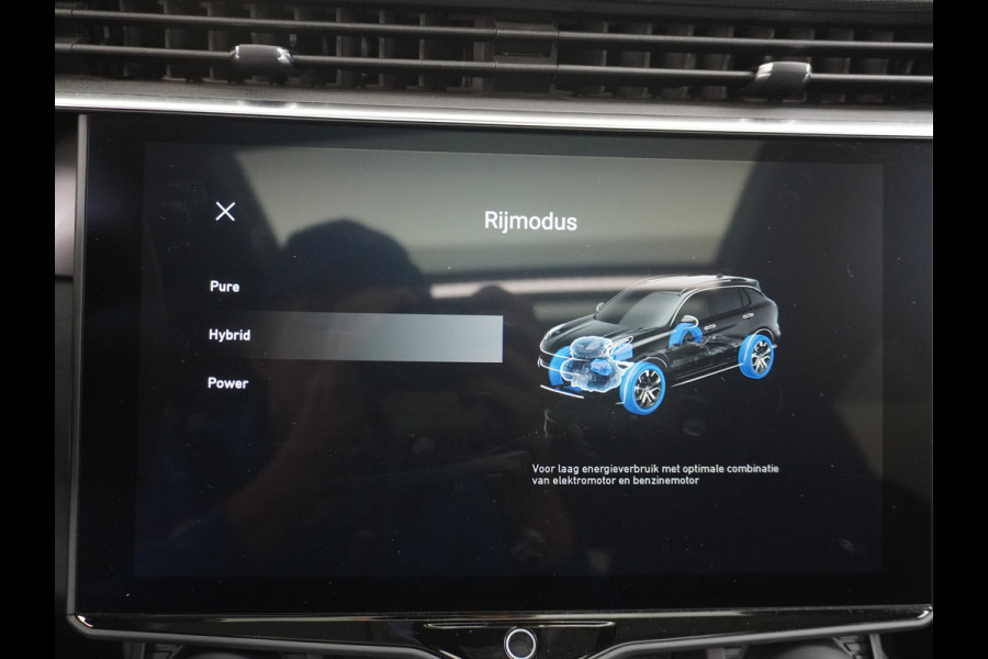 Lynk & Co 01 PHEV AUT-7 261pk Pano-Schuif-K-dak 20" 360°Camera Apple Carplay Android Auto Adaptive-Cr NaviPdc-a+v Ecc Keyless Led M-BuxPlug-I Elek.Memory.Stoel File assistent Dodehoek detector Elektrisch bedienbare achterklep Rijstrooksensor Wifi Verkeersbord detectie 425Nm koppel 3,6kw laadvermogen