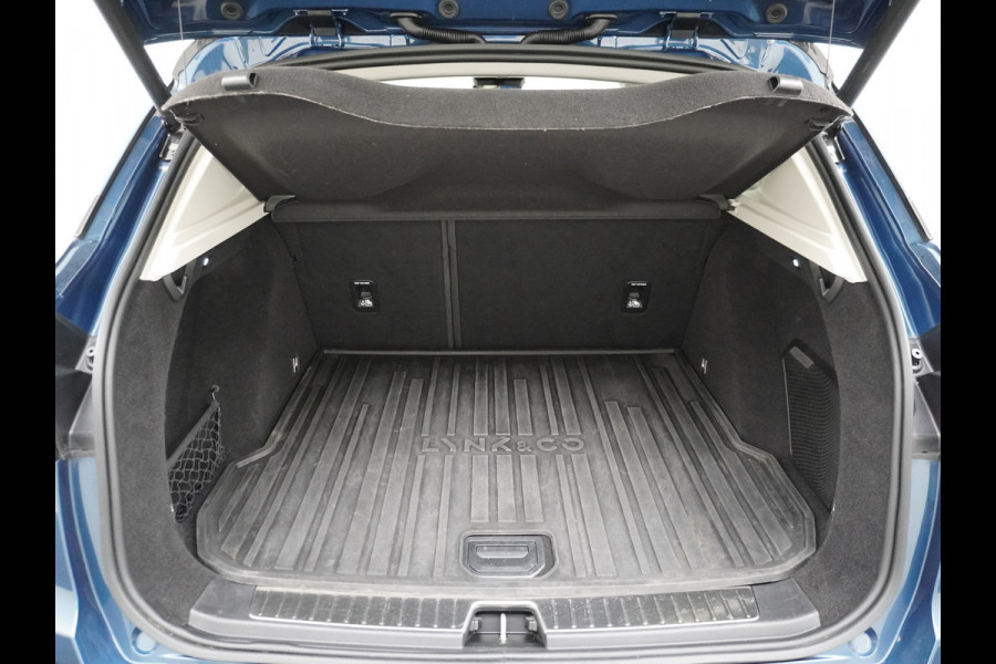 Lynk & Co 01 PHEV AUT-7 261pk Pano-Schuif-K-dak 20" 360°Camera Apple Carplay Android Auto Adaptive-Cr NaviPdc-a+v Ecc Keyless Led M-BuxPlug-I Elek.Memory.Stoel File assistent Dodehoek detector Elektrisch bedienbare achterklep Rijstrooksensor Wifi Verkeersbord detectie 425Nm koppel 3,6kw laadvermogen