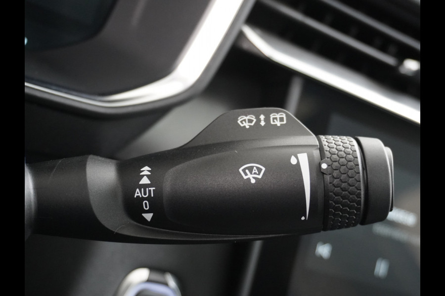 Lynk & Co 01 PHEV AUT-7 261pk Pano-Schuif-K-dak 20" 360°Camera Apple Carplay Android Auto Adaptive-Cr NaviPdc-a+v Ecc Keyless Led M-BuxPlug-I Elek.Memory.Stoel File assistent Dodehoek detector Elektrisch bedienbare achterklep Rijstrooksensor Wifi Verkeersbord detectie 425Nm koppel 3,6kw laadvermogen