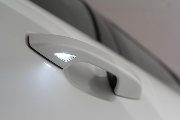 Volvo XC40 T5 262PK Automaat R-Design / Climate pack  / Park assist / Camera achter / Nubuck bekleding / Volvo On-Call