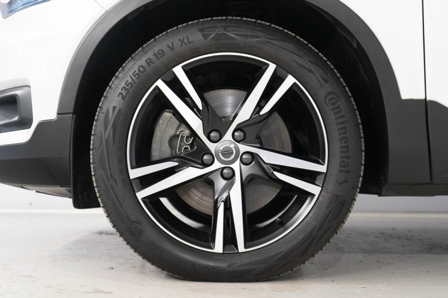 Volvo XC40 T5 262PK Automaat R-Design / Climate pack  / Park assist / Camera achter / Nubuck bekleding / Volvo On-Call