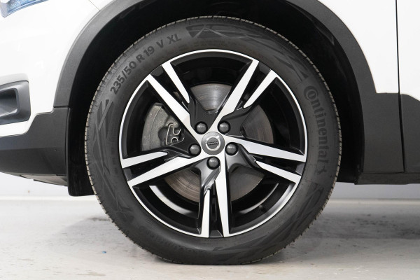 Volvo XC40 T5 262PK Automaat R-Design / Climate pack  / Park assist / Camera achter / Nubuck bekleding / Volvo On-Call