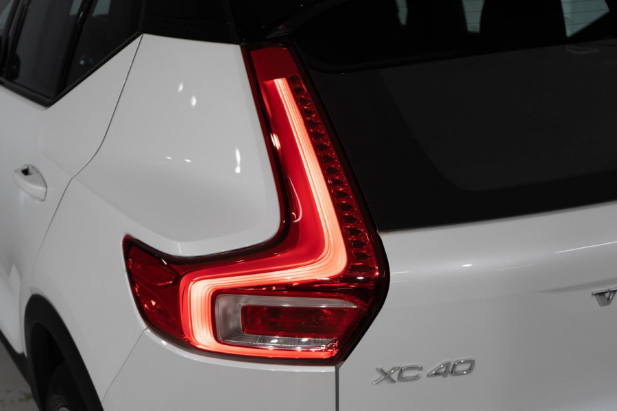 Volvo XC40 T5 262PK Automaat R-Design / Climate pack  / Park assist / Camera achter / Nubuck bekleding / Volvo On-Call
