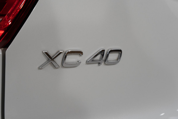 Volvo XC40 T5 262PK Automaat R-Design / Climate pack  / Park assist / Camera achter / Nubuck bekleding / Volvo On-Call