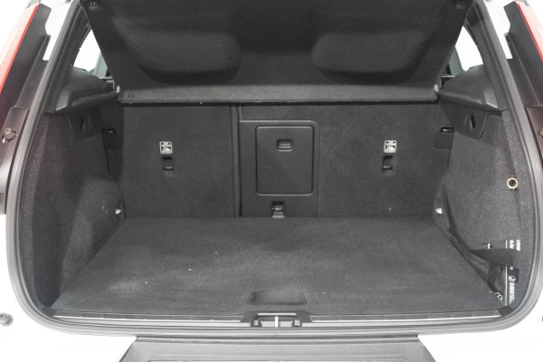 Volvo XC40 T5 262PK Automaat R-Design / Climate pack  / Park assist / Camera achter / Nubuck bekleding / Volvo On-Call