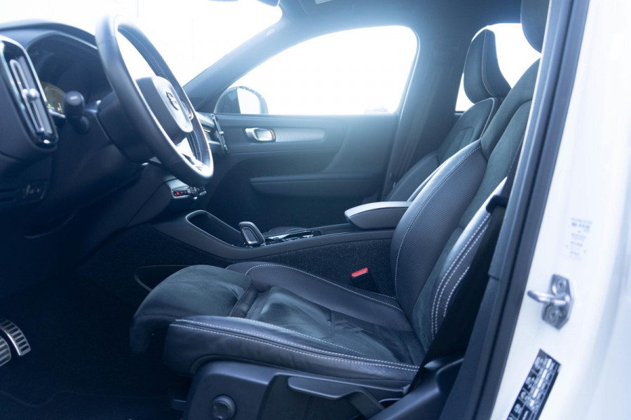 Volvo XC40 T5 262PK Automaat R-Design / Climate pack  / Park assist / Camera achter / Nubuck bekleding / Volvo On-Call