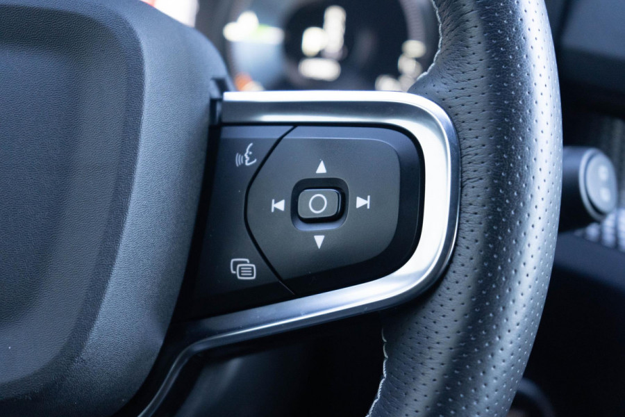 Volvo XC40 T5 262PK Automaat R-Design / Climate pack  / Park assist / Camera achter / Nubuck bekleding / Volvo On-Call