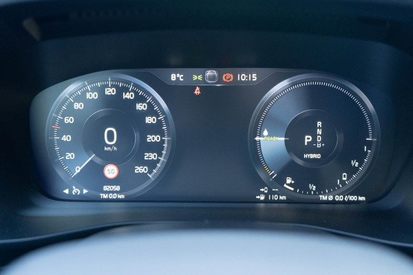 Volvo XC40 T5 262PK Automaat R-Design / Climate pack  / Park assist / Camera achter / Nubuck bekleding / Volvo On-Call