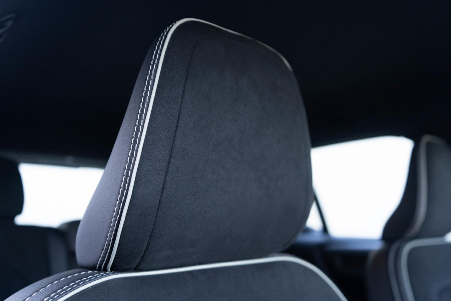 Volvo XC40 T5 262PK Automaat R-Design / Climate pack  / Park assist / Camera achter / Nubuck bekleding / Volvo On-Call