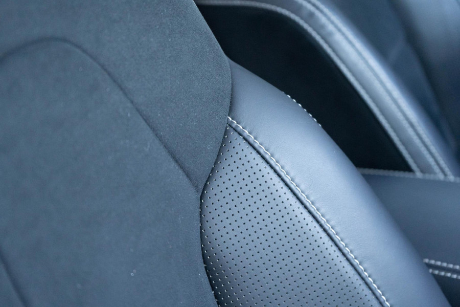 Volvo XC40 T5 262PK Automaat R-Design / Climate pack  / Park assist / Camera achter / Nubuck bekleding / Volvo On-Call