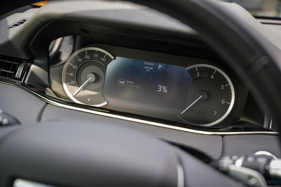 Land Rover Range Rover Evoque 1.5 P300e AWD R-Dynamic S 360 Camera Stoelverw. Leer Navigatie DAB+ Lane Assist