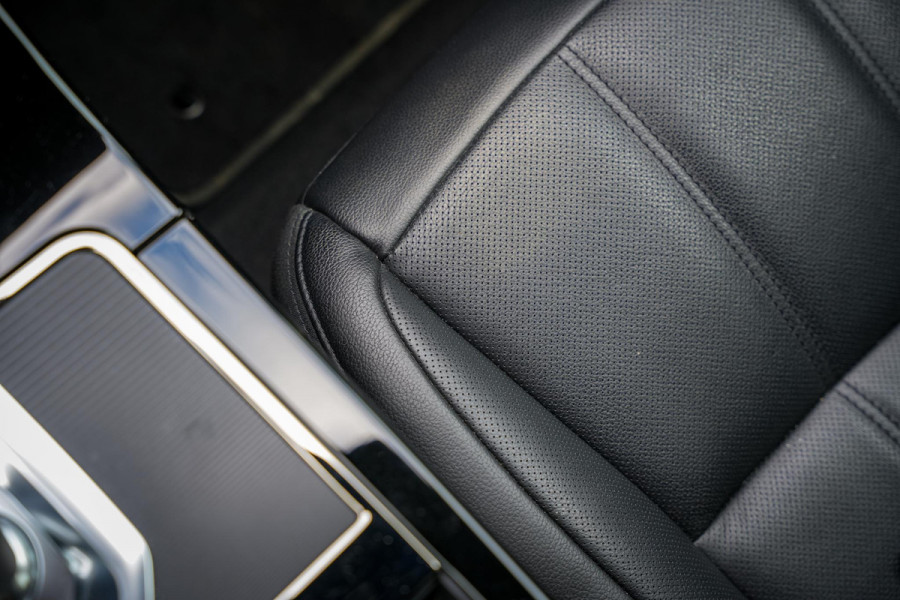 Land Rover Range Rover Evoque 1.5 P300e AWD R-Dynamic S 360 Camera Stoelverw. Leer Navigatie DAB+ Lane Assist