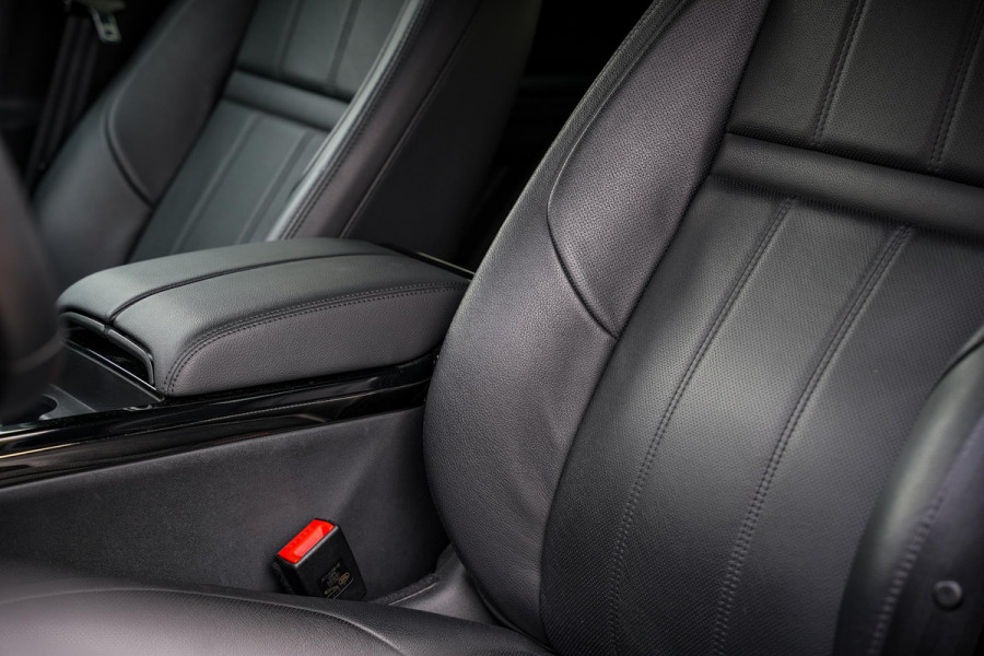 Land Rover Range Rover Evoque 1.5 P300e AWD R-Dynamic S 360 Camera Stoelverw. Leer Navigatie DAB+ Lane Assist