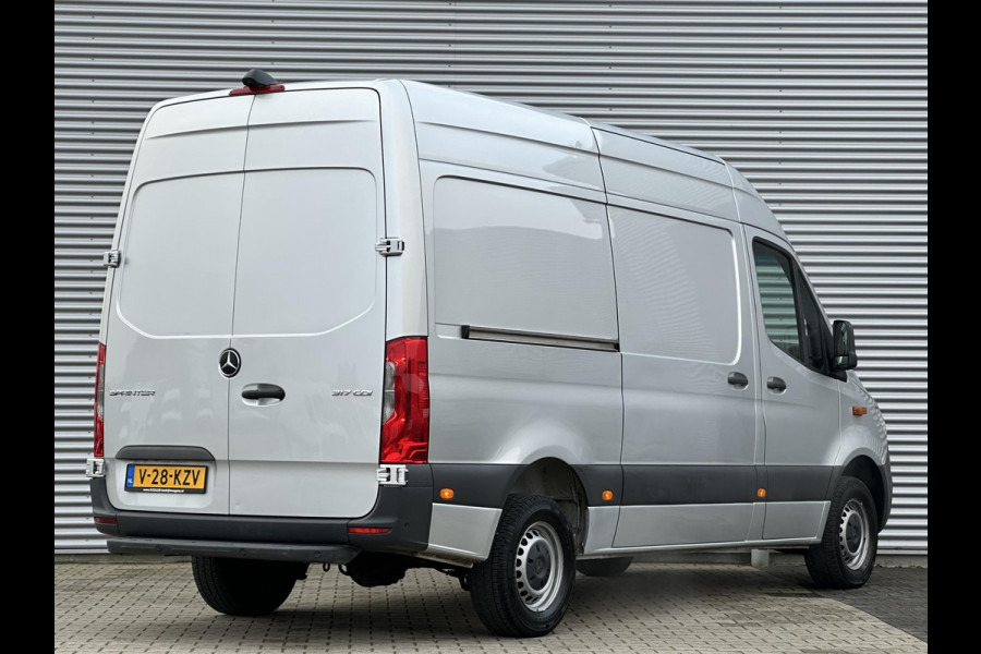 Mercedes-Benz Sprinter 317 CDI L2H2 RWD Zilver Grijs