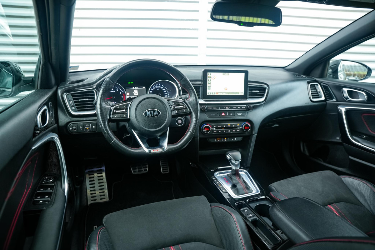 Kia Ceed 1.6 T-GDi GT Keyless Stuurverw. Alcantara Lane Assist LED 18''LM Kia Ceed 1.6 T-GDi GT Keyless Stuurverw. Alcantara Lane Assist LED 18''LM