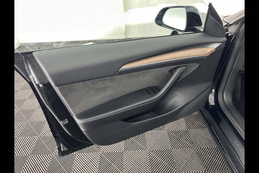 Tesla Model 3 Standard RWD Plus 60 kWh (INCL-BTW) Aut. *PANO | AUTO-PILOT | FULL-LEATHER | KEYLESS | FULL-LED | MEMORY-PACK | SURROUND-VIEW | DAB | CARPLAY | DIGI-COCKPIT | LANE-ASSIST | COMFORT-SEATS | 19"ALU*