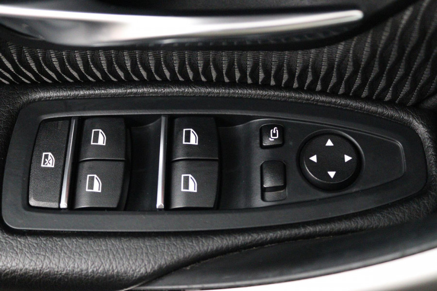 BMW 3 Serie 318i Executive Automaat (GROOT-NAVIGATIE, CAMERA, PDC, STOELVERWARMING, LED, CRUISE, DEALER ONDERHOUDEN)
