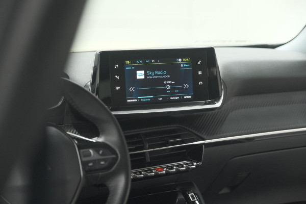Peugeot e-2008 EV Allure 50 kWh | 3 Fase Laadfunctie | Camera | Navigatie | Parkeersensoren | Apple Carplay