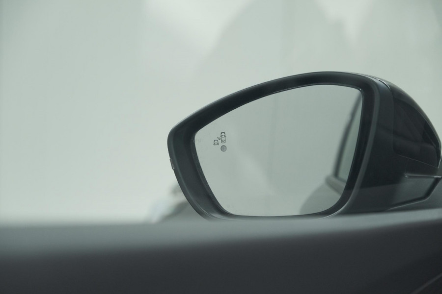 Peugeot 2008 Hybrid 136 e-DCS6 Allure | 360 Camera | Adaptieve Cruise Control | Dodehoekdetectie | Navigatie