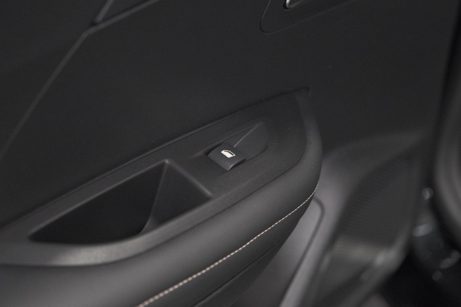 Peugeot 2008 Hybrid 136 e-DCS6 Allure | 360 Camera | Adaptieve Cruise Control | Dodehoekdetectie | Navigatie