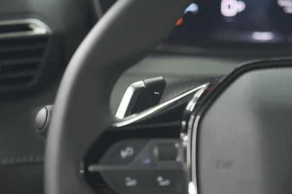 Peugeot 2008 Hybrid 136 e-DCS6 Allure | 360 Camera | Adaptieve Cruise Control | Dodehoekdetectie | Navigatie
