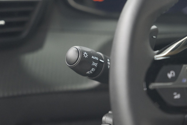 Peugeot 2008 Hybrid 136 e-DCS6 Allure | 360 Camera | Adaptieve Cruise Control | Dodehoekdetectie | Navigatie