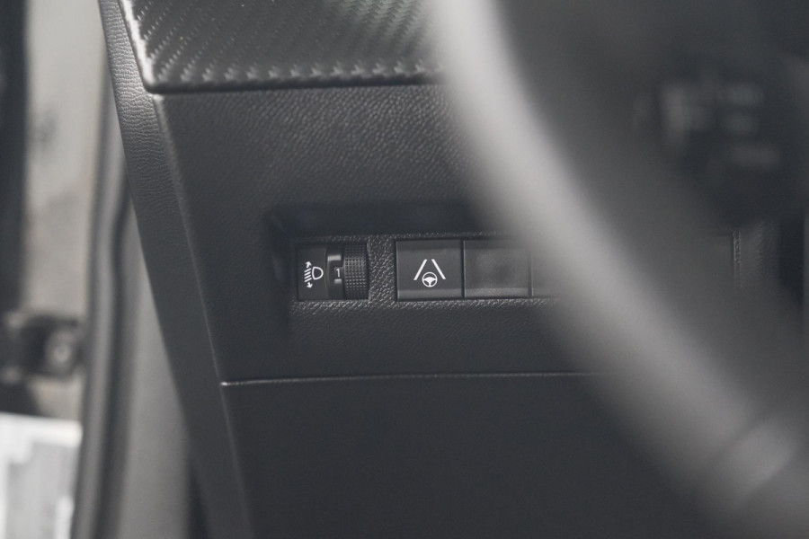 Peugeot 2008 Hybrid 136 e-DCS6 Allure | 360 Camera | Adaptieve Cruise Control | Dodehoekdetectie | Navigatie