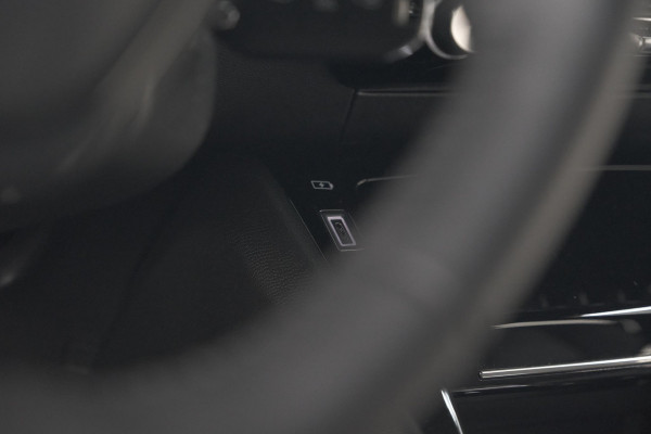 Peugeot 2008 Hybrid 136 e-DCS6 Allure | 360 Camera | Adaptieve Cruise Control | Dodehoekdetectie | Navigatie