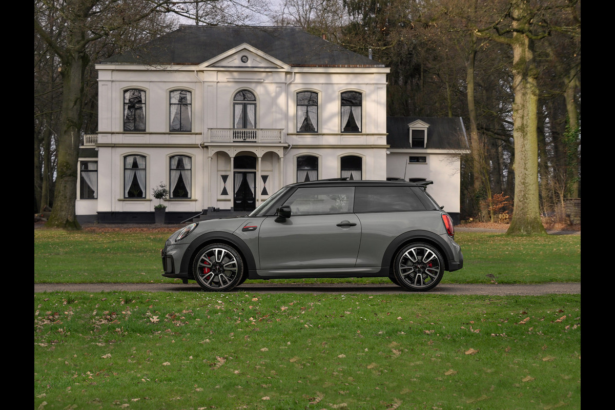 MINI John Cooper Works 2.0 JCW Essential | Pano-dak | Adapt. cruise | Head-up | NL-auto | Driving Assistant MINI John Cooper Works 2.0 JCW Essential | Pano-dak | Adapt. cruise | Head-up | NL-auto | Driving Assistant