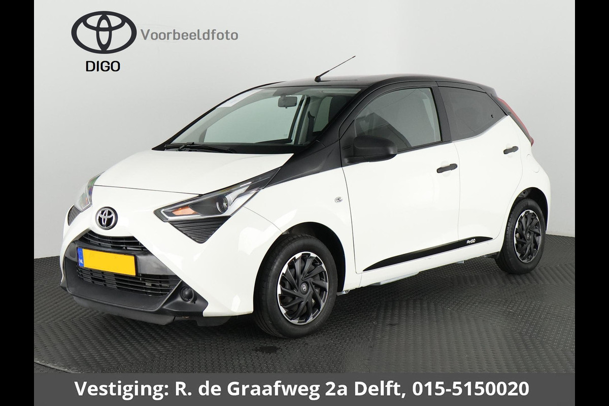 Toyota Aygo 1.0 VVT-i X-Play Bi-Tone | Apple Carplay & AndroidAUTO | Camera | Privacy Glass | Toyota Aygo 1.0 VVT-i X-Play Bi-Tone | Apple Carplay & AndroidAUTO | Camera | Privacy Glass |