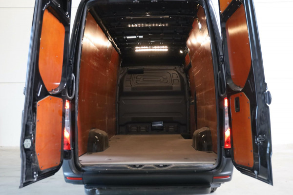Mercedes-Benz Sprinter 314 CDI L3/H2 AUTOMAAT ZWART CAMERA CARPLAY CLIMA/AIRCO BLIS/DODEHOEK MBUX LEASE V/A €187,- P.M. INRUIL MOG