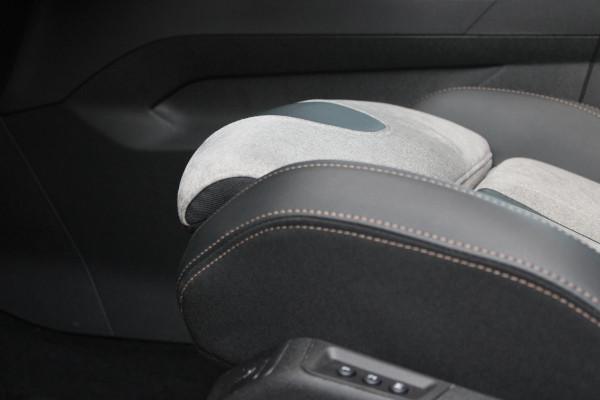 Peugeot 3008 1.6 HYbrid4 300PK GT PACK BUSINESS | PANORAMISCH SCHUIF/KANTEL DAK | NICHT VISION | AFNEEMBARE TREKHAAK | ELEKTRISCH BEDIENBARE VOORSTOEL MET MASSAGE FUNCTIE | ALCANTARA BEKLEDING | STOEL/VOORRUIT RAND VERWARMING | FULL LED KOPLAMPEN | BLACK PACK | 19" LICHTMETALEN VELGEN | APPLE CARPLAY/ANDROID AUTO | NAVIGATIE | CLIMATE CONTROL | ADAPTIVE CRUISE CONTROL | KEYLESS ENTRY/START | ELEKTRISCH BEDIENBARE ACHTERKLEP |