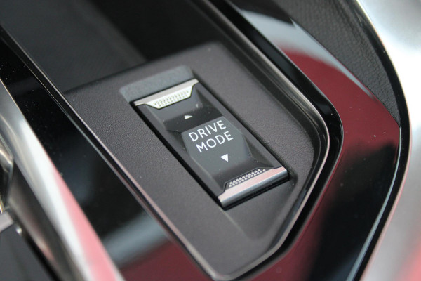 Peugeot 3008 1.6 HYbrid4 300PK GT PACK BUSINESS | PANORAMISCH SCHUIF/KANTEL DAK | NICHT VISION | AFNEEMBARE TREKHAAK | ELEKTRISCH BEDIENBARE VOORSTOEL MET MASSAGE FUNCTIE | ALCANTARA BEKLEDING | STOEL/VOORRUIT RAND VERWARMING | FULL LED KOPLAMPEN | BLACK PACK | 19" LICHTMETALEN VELGEN | APPLE CARPLAY/ANDROID AUTO | NAVIGATIE | CLIMATE CONTROL | ADAPTIVE CRUISE CONTROL | KEYLESS ENTRY/START | ELEKTRISCH BEDIENBARE ACHTERKLEP |