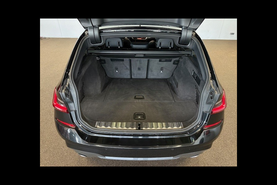 BMW 3 Serie Touring 320i M SPORTPAKKET-ACC-SPORTSTOELEN-CAMERA-COMPLEET
