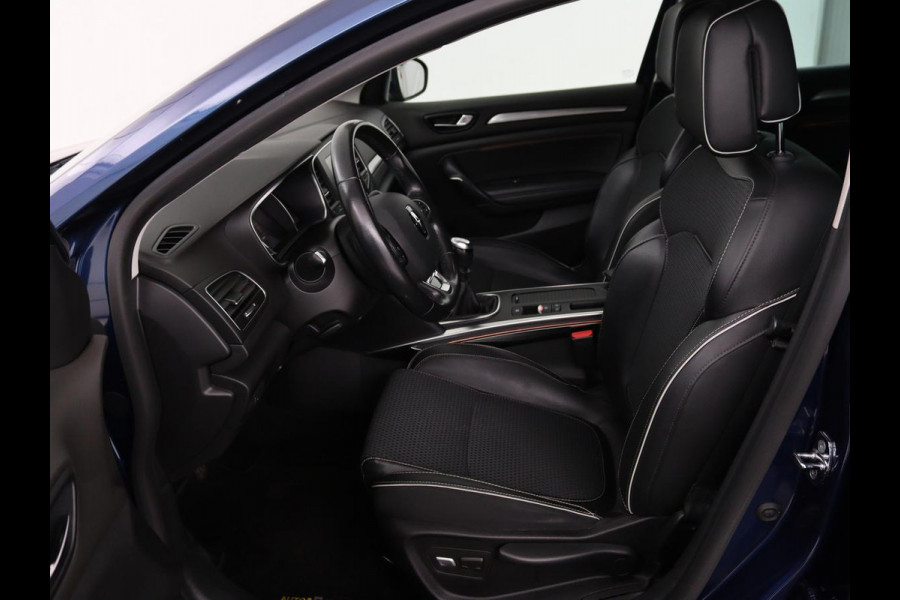 Renault Mégane 1.2 TCe Bose | Trekhaak | Half leder | Camera | Massage | Navigatie | Climate control | Park Assist | Cruise control | Keyless