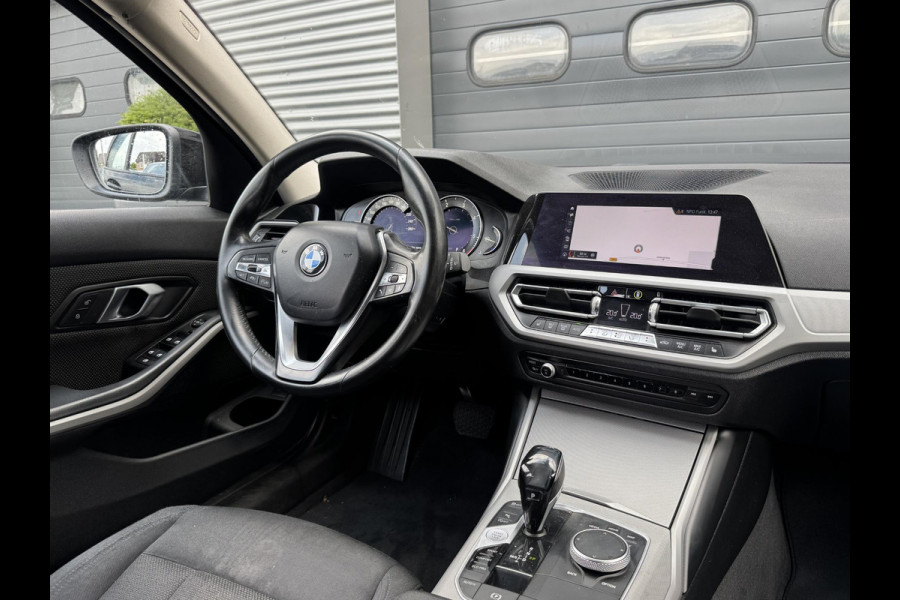 BMW 3 Serie Touring 320d High Executive Edition | Navigatie | Parkeersensoren | 18 Inch Lichtmetalen Velgen | Climate Control | Stoelverwarming |
