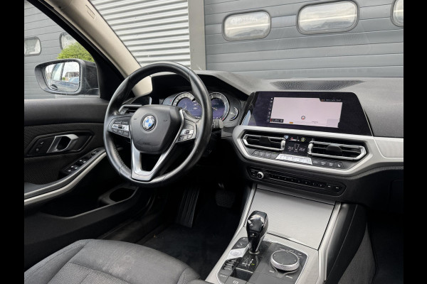 BMW 3 Serie Touring 320d High Executive Edition | Navigatie | Parkeersensoren | 18 Inch Lichtmetalen Velgen | Climate Control | Stoelverwarming |