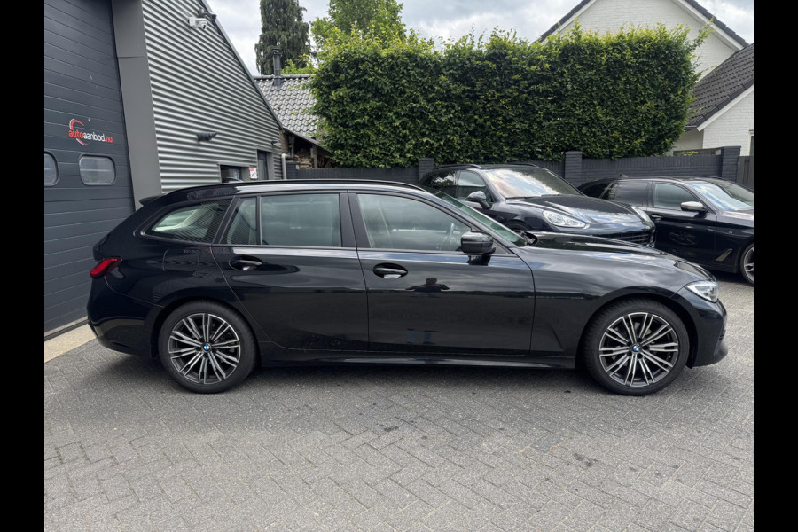 BMW 3 Serie Touring 320d High Executive Edition | Navigatie | Parkeersensoren | 18 Inch Lichtmetalen Velgen | Climate Control | Stoelverwarming |