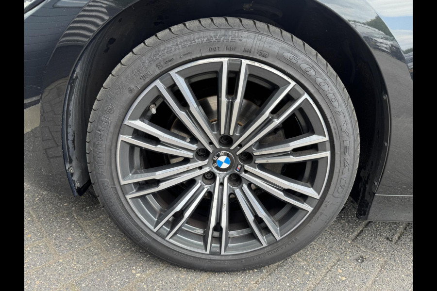 BMW 3 Serie Touring 320d High Executive Edition | Navigatie | Parkeersensoren | 18 Inch Lichtmetalen Velgen | Climate Control | Stoelverwarming |