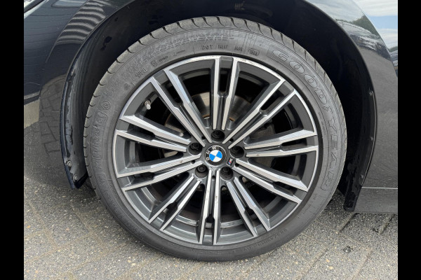 BMW 3 Serie Touring 320d High Executive Edition | Navigatie | Parkeersensoren | 18 Inch Lichtmetalen Velgen | Climate Control | Stoelverwarming |