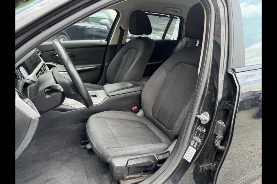BMW 3 Serie Touring 320d High Executive Edition | Navigatie | Parkeersensoren | 18 Inch Lichtmetalen Velgen | Climate Control | Stoelverwarming |